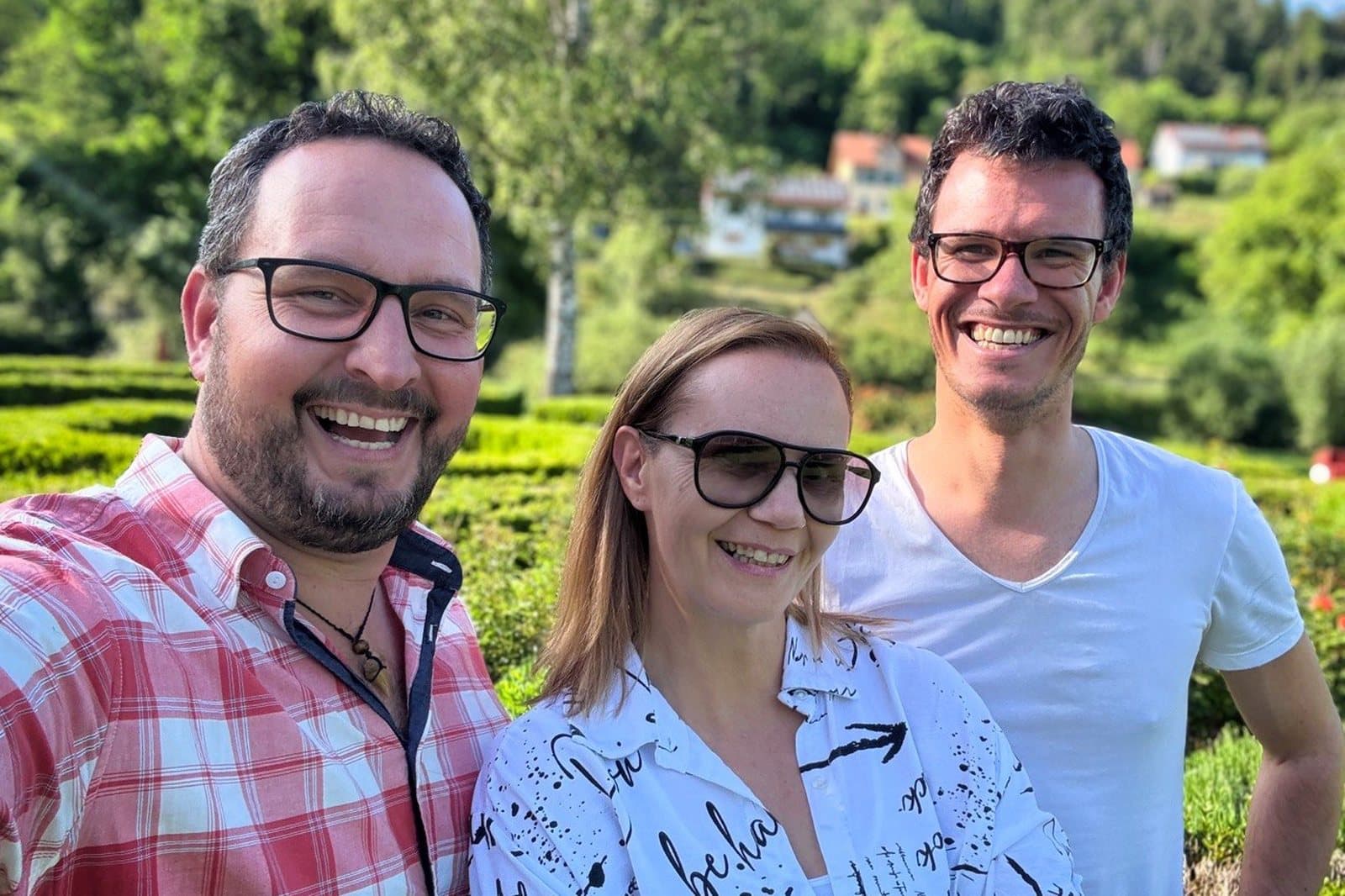 Benjamin, Cora und Malte im Freien